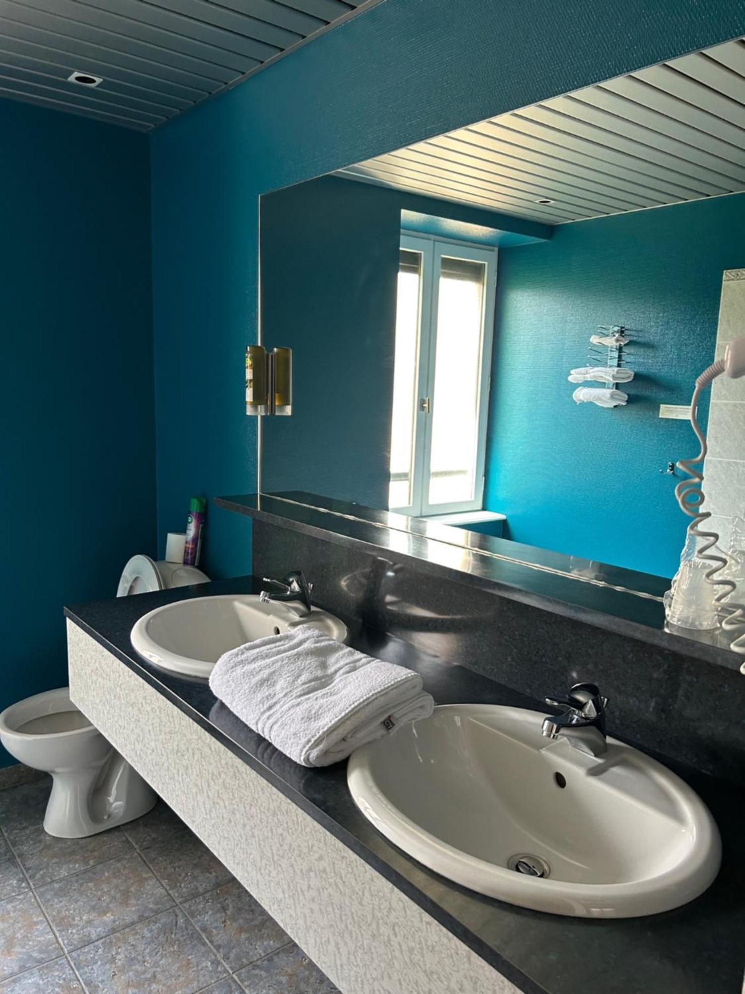 Le Bel Vue Hotel Le Cergne ภายนอก รูปภาพ