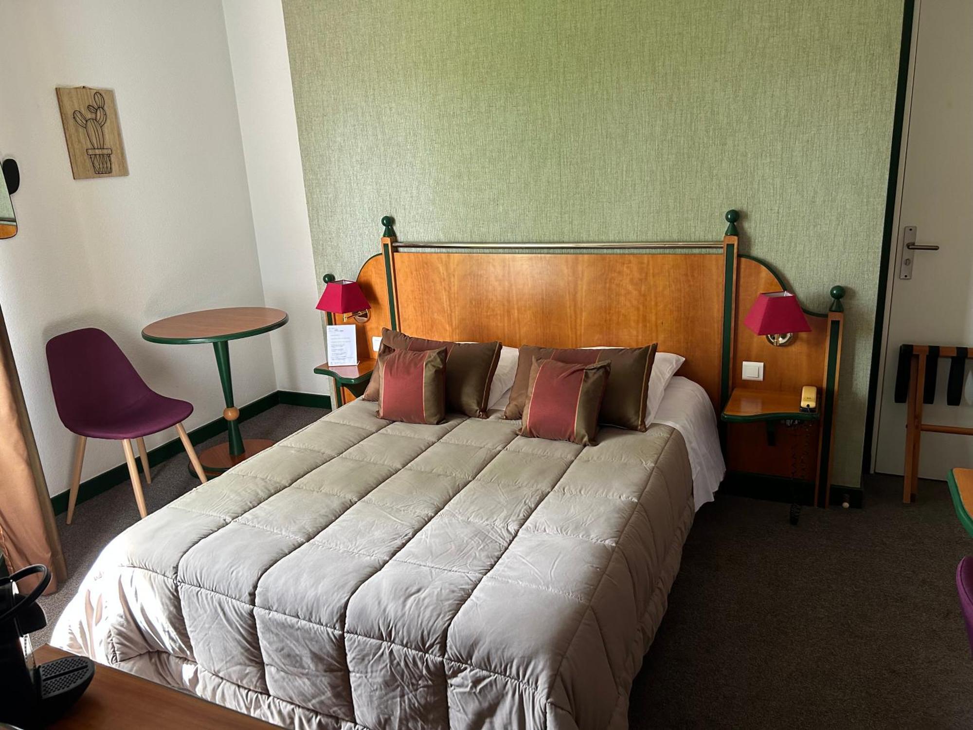 Le Bel Vue Hotel Le Cergne ภายนอก รูปภาพ
