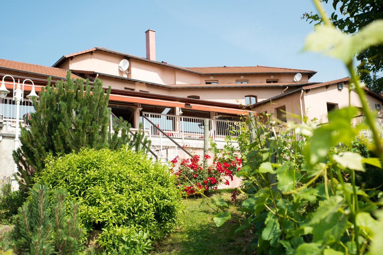 Le Bel Vue Hotel Le Cergne ภายนอก รูปภาพ